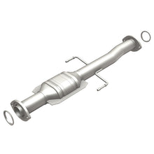 Load image into Gallery viewer, MagnaFlow Direct Fit Catalytic Converter 01-04 Toyota Tacoma 2.4L Rear