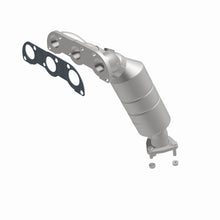 Load image into Gallery viewer, MagnaFlow Direct Fit Catalytic Converter 04-05 Suz Verona2.5 Manifold Rear