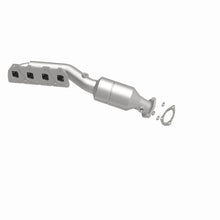 Load image into Gallery viewer, MagnaFlow Direct Fit Catalytic Converter 02-04 Volkswagen Passat 4.0L