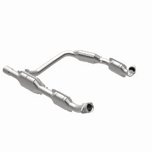 Load image into Gallery viewer, MagnaFlow Direct Fit Catalytic Converter 06 Ford E350 Van 5.4L