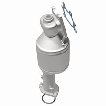Load image into Gallery viewer, MagnaFlow Direct Fit Catalytic Converter 04-07 Saturn VUE 3.5L Rear