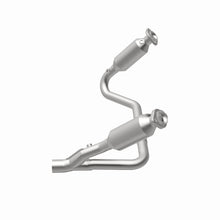 Load image into Gallery viewer, MagnaFlow Direct Fit Catalytic Converter California Grade 07-08 Dodge Durango 3.7L