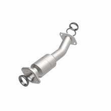 Load image into Gallery viewer, MagnaFlow Direct Fit Catalytic Converter 11-15 Sienna 3.5 Underbody