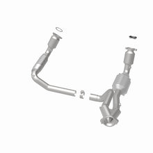 Load image into Gallery viewer, MagnaFlow DF Cat Conv Chevy/GMC Avalanche/Sierra/Silverado/Suburban/Yukon XL 1500 / Tahoe/Yukon 5.3L