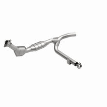Load image into Gallery viewer, MagnaFlow Direct Fit Catalytic Converter 01 Ford F150 5.4L