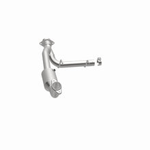 Load image into Gallery viewer, MagnaFlow Direct Fit Catalytic Converter 05-06 Lincoln Navigator 5.4L w/ 3in Main Piping