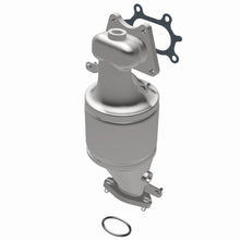 Load image into Gallery viewer, MagnaFlow Direct Fit Catalytic Converter 04-07 Saturn VUE 3.5L Front