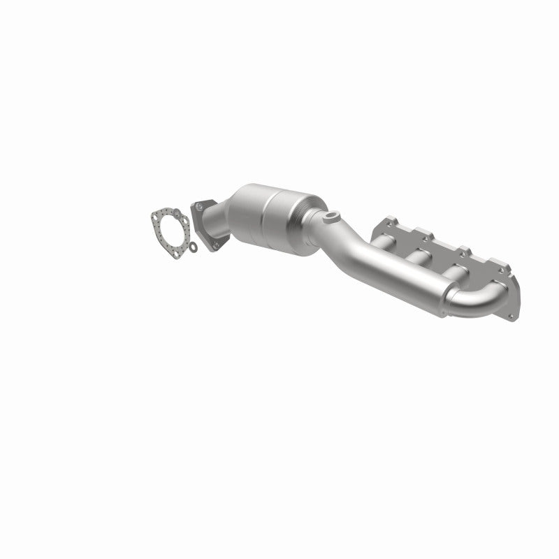 MagnaFlow Direct Fit Catalytic Converter 02-04 Volkswagen Passat 4.0L
