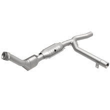 Load image into Gallery viewer, MagnaFlow Direct Fit Catalytic Converter 01 Ford Trucks 4.6L