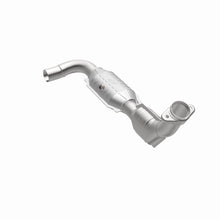 Load image into Gallery viewer, MagnaFlow Direct Fit Catalytic Converter 99-00 Ford Exped 4.6L