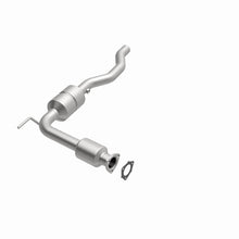 Load image into Gallery viewer, MagnaFlow Direct Fit Catalytic Converter 02 Volkswagen Eurovan 2.8L