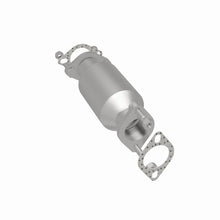 Load image into Gallery viewer, MagnaFlow Direct Fit Catalytic Converter 2007 Sorento V6 3.8 OEM Underbody