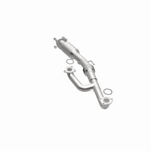 Load image into Gallery viewer, MagnaFlow Direct Fit Catalytic Converter 16-17 Honda Odyssey 3.5L V6 Underbody