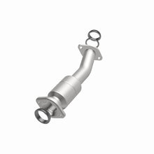 Load image into Gallery viewer, MagnaFlow Direct Fit Catalytic Converter 11-15 Sienna 3.5 Underbody