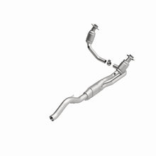 Load image into Gallery viewer, MagnaFlow Direct Fit Catalytic Converter 00-03 Dodge Dakota 4.7L 4WD (49 State)