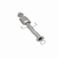 Load image into Gallery viewer, MagnaFlow Direct Fit Catalytic Converter 01-04 Toyota Tacoma 2.4L Rear