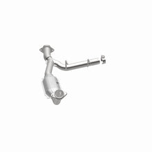 Load image into Gallery viewer, MagnaFlow Direct Fit Catalytic Converter 03-05 Ford Expedition/05-06 Lincoln Navigator 5.4L P/S