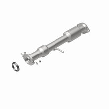 Load image into Gallery viewer, MagnaFlow Direct Fit Catalytic Converter 14-15 Toyota Highlander 3.5L