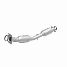 Load image into Gallery viewer, MagnaFlow Direct Fit Catalytic Converter 07-12 Nissan Versa 1.8L