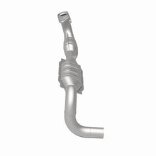 Load image into Gallery viewer, MagnaFlow Direct Fit Catalytic Converter 03-04 Ford Expedition 5.4L V8 Driver Side