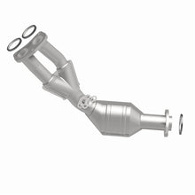 Load image into Gallery viewer, MagnaFlow Direct Fit Catalytic Converter 01-04 Toyota Tacoma 2.7L fr