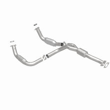 Load image into Gallery viewer, MagnaFlow Direct Fit Catalytic Converter 2011-2012 EXPRESS 2500 6.0L 6.0L Underbody