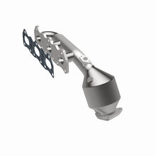 Load image into Gallery viewer, MagnaFlow Direct Fit Catalytic Converter 00 Suzuki Grand Vitara 2.5L