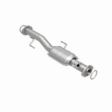 Load image into Gallery viewer, MagnaFlow Direct Fit Catalytic Converter 99-02 4Runner 3.4L rear OEM