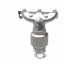Load image into Gallery viewer, MagnaFlow Direct Fit Catalytic Converter 07-09 Hyundai Santa Fe 2.7L