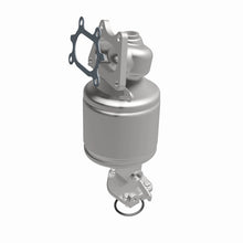 Load image into Gallery viewer, MagnaFlow Direct Fit Catalytic Converter 04-07 Saturn VUE 3.5L Rear