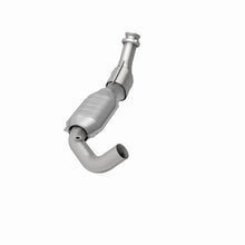 Load image into Gallery viewer, MagnaFlow Direct Fit Catalytic Converter 97-98 Ford F-150 Pickup 4.2L D/S 4WD (49 State)