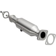 Load image into Gallery viewer, MagnaFlow Direct Fit Catalytic Converter California Grade 10-13 Kia Forte Koup 2.0L
