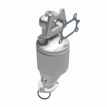 Load image into Gallery viewer, MagnaFlow Direct Fit Catalytic Converter 04-07 Saturn VUE 3.5L Front