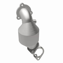 Load image into Gallery viewer, MagnaFlow Direct Fit Catalytic Converter OEM 13-15 Hyundai Veloster 1.6L Underbody
