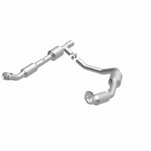 Load image into Gallery viewer, MagnaFlow Direct Fit Catalytic Converter 05-06 Ford E-350 Super Duty 5.4L