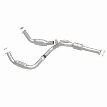 Load image into Gallery viewer, MagnaFlow Direct Fit Catalytic Converter 2011-2012 EXPRESS 2500 6.0L 6.0L Underbody