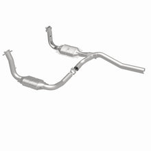 Load image into Gallery viewer, MagnaFlow Direct Fit Catalytic Converter 2009-2012 Dodge Nitro 3.7L Underbody