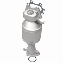 Load image into Gallery viewer, MagnaFlow Direct Fit Catalytic Converter 04-07 Saturn VUE 3.5L Rear