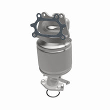 Load image into Gallery viewer, MagnaFlow Direct Fit Catalytic Converter 04-07 Saturn VUE 3.5L Rear