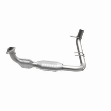 Load image into Gallery viewer, MagnaFlow Direct Fit Catalytic Converter 98 Ford Expedition 5.4L