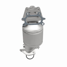 Load image into Gallery viewer, MagnaFlow Direct Fit Catalytic Converter 04-07 Saturn VUE 3.5L Front
