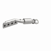 Load image into Gallery viewer, MagnaFlow Direct Fit Catalytic Converter 02-04 Volkswagen Passat 4.0L