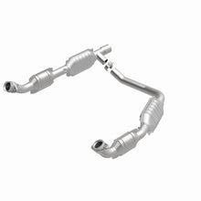 Load image into Gallery viewer, MagnaFlow Direct Fit Catalytic Converter 06 Ford E350 Van 5.4L