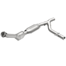 Load image into Gallery viewer, MagnaFlow Direct Fit Catalytic Converter 99-00 Ford Trucks 5.4L