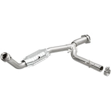Load image into Gallery viewer, MagnaFlow Direct Fit Catalytic Converter 03-05 Ford Expedition/05-06 Lincoln Navigator 5.4L P/S