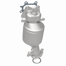 Load image into Gallery viewer, MagnaFlow Direct Fit Catalytic Converter 04-07 Saturn VUE 3.5L Rear