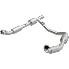 Load image into Gallery viewer, MagnaFlow Direct Fit Catalytic Converter 05-06 Ford E-350 Super Duty 5.4L