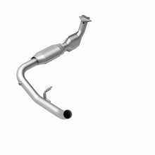 Load image into Gallery viewer, MagnaFlow Direct Fit Catalytic Converter 99-00 Ford Trucks 5.4L