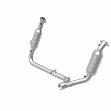 Load image into Gallery viewer, MagnaFlow Direct Fit Catalytic Converter 2006 Dodge RAM 1500 Pickup 5.7L Solid Front Axle