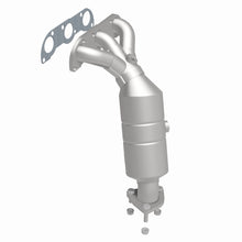 Load image into Gallery viewer, MagnaFlow Direct Fit Catalytic Converter 04-05 Suz Verona2.5 Manifold Rear